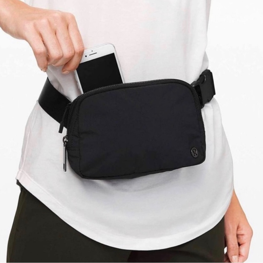 Lululemon Everywhere Belt Bag